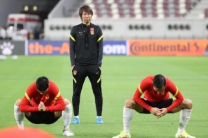 “腰病”无药医！李铁排兵惹争议 国足此刻思念成疾