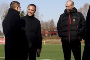 开云入口-跟队记者：卡尔迪纳莱在米兰内洛和全队都进行了会面