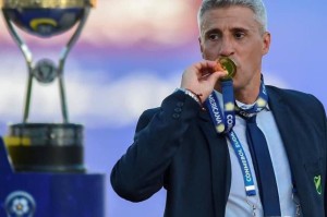 kaiyun-率队捧南美杯 克雷斯波拿到执教生涯首个冠军！